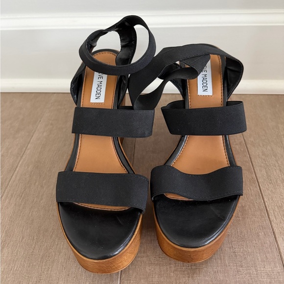 Steve Madden Black and Tan Wedge Sandals - Picture 2 of 8